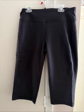 Duluth Trading Co Black Capris